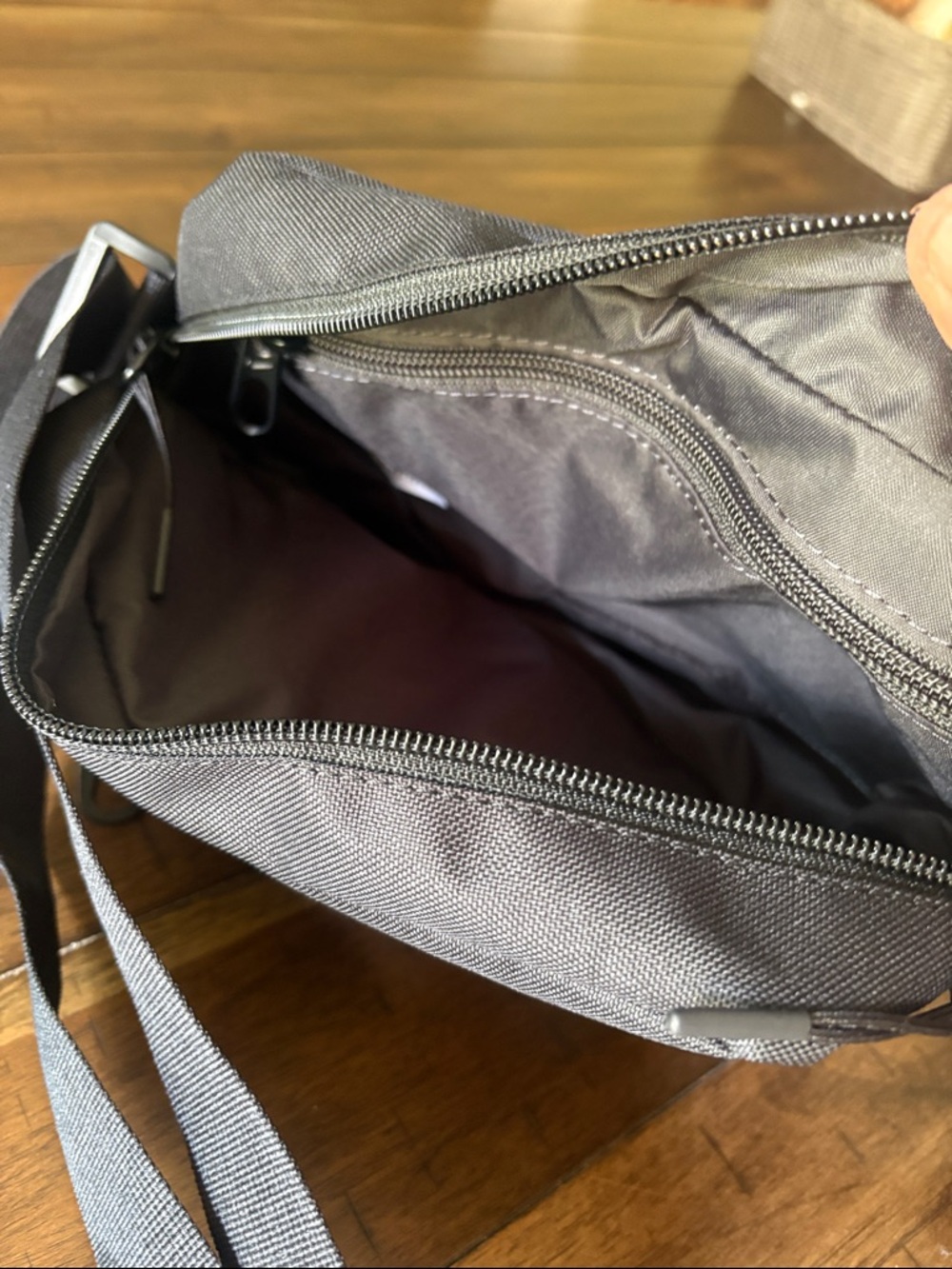 Nike Black Waist Hiking Sling Crossbody Bag Fannie Pack NWT - Picture 4 of 4